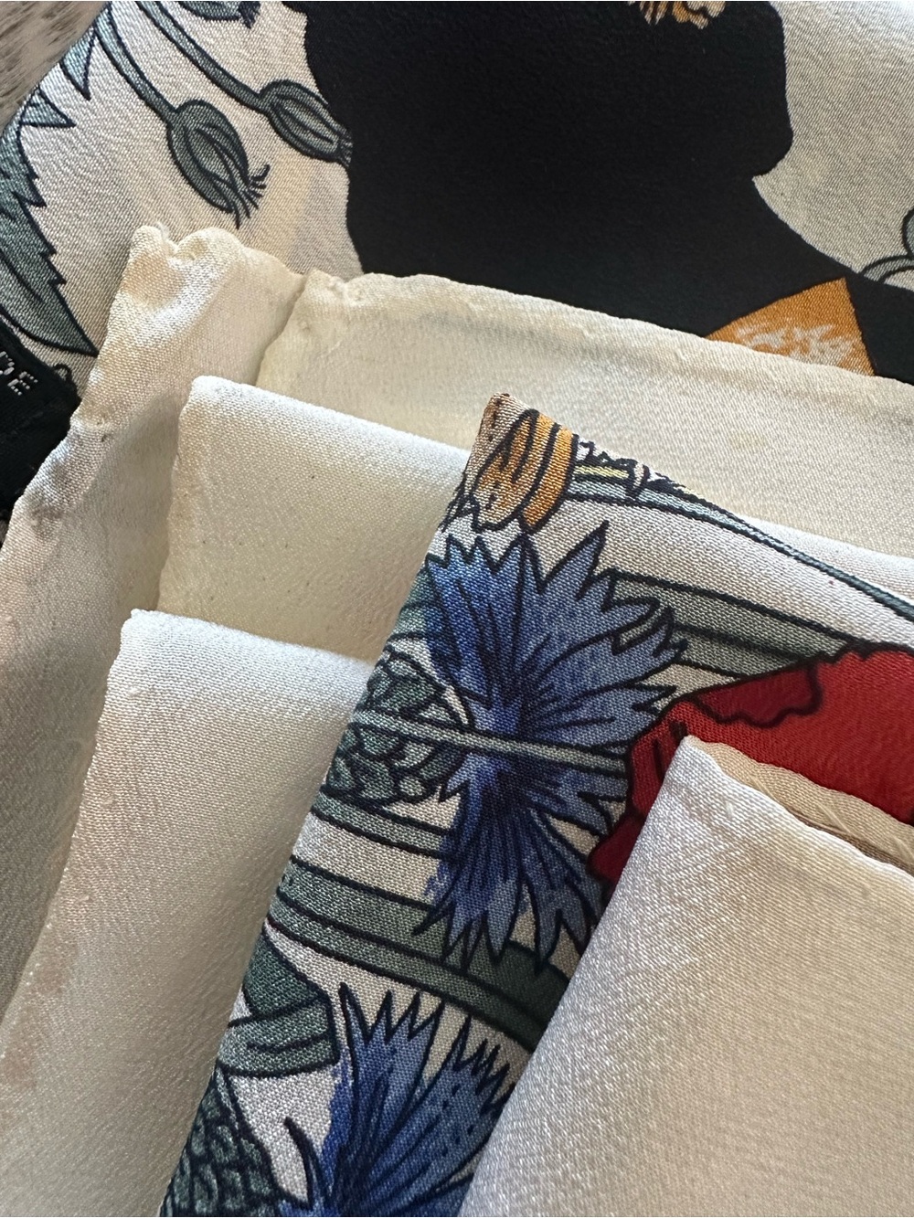Vintage GUCCI Vittorio Accornero Flora Silk Scarf Poppies Wheat Cornflowers - Picture 7 of 13